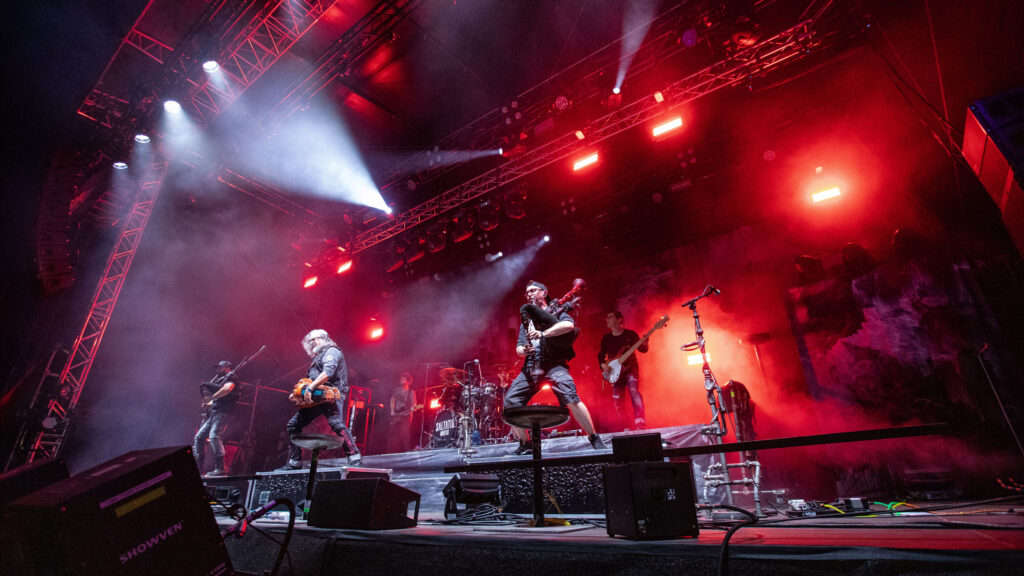 Liveband auf der Dong Open Air Bühne 2024